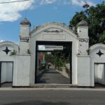 wisata religi makam bathoro katong