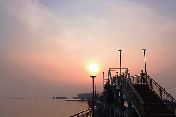 sunset di jembatan cinta
