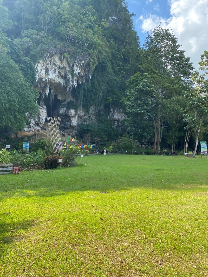 Taman Di Sekitar Goa Liang Bangkai